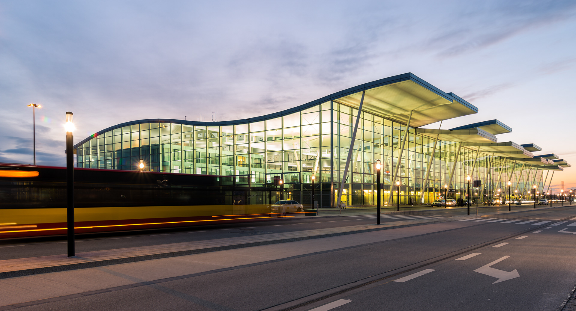 Wroclaw Airport Projekt von Profal Aluminium - Hersteller von Aluminiumfenstern und -türen